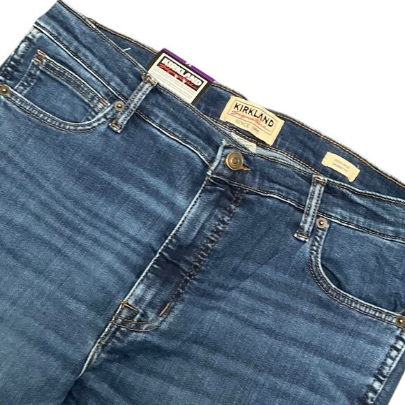 Kirkland Signature Women's Jeans Stretch 2 PAIRS Light & Blue Size 14 NWT - Picture 11 of 14